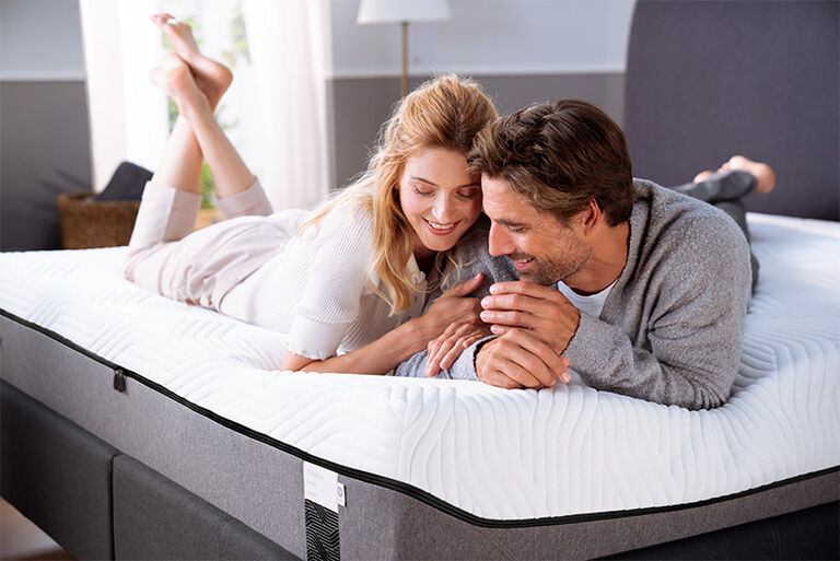 Tempur_Lean-over_Firm_Feel-2